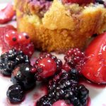 Cake aux fruits rouges et sirop de fleur de sureau Laroche-Renaud