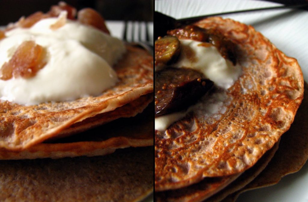 Crêpes à la farine de châtaignes avec deux suggestions de présentation : fromage blanc et brisures de marron glacé ou figues poêlées