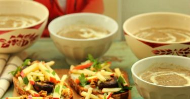 Soupe aux champignons croûtons au gorgonzola, pommes et noix de Jamie Olivier