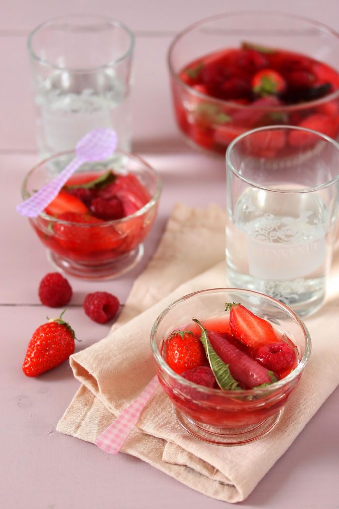 Salade de rhubarbe et fraise infusées à la vanille et à la verveine