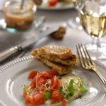 Salade de coeur de saumon aux épices Dom Petroff, sauce crémeuse au thé matcha