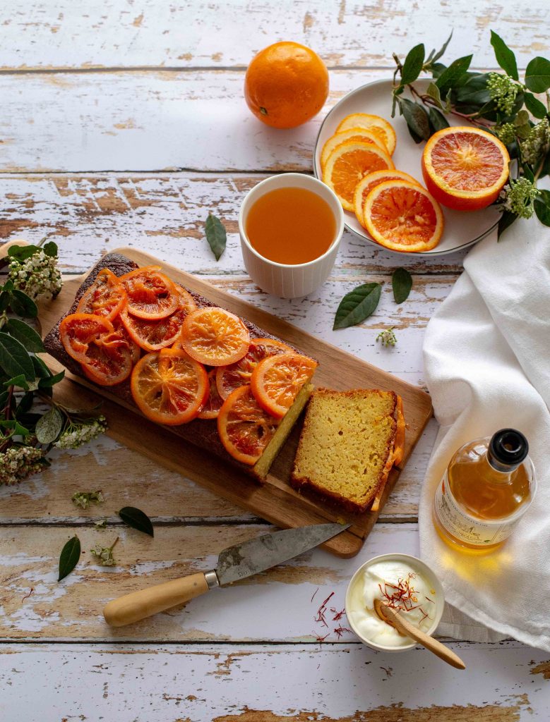 Cake sucré à l'orange, huile d'olive et safran