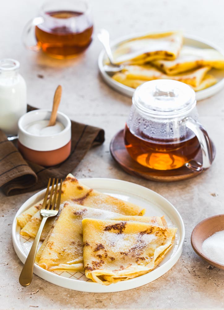 Assiettes de crêpes sans temps de repos, facile et rapide à faire à la vanille pour le goûter de Philippe Urraca. A déguster avec un peu de sucre et une tasse de thé. 