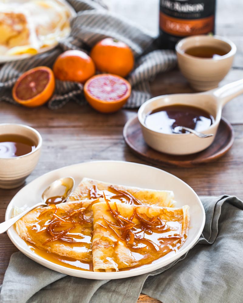 Assiette de crêpes Suzette - sauce à l'orange et au Grand Marnier - du chef pâtisser Benoît Castel