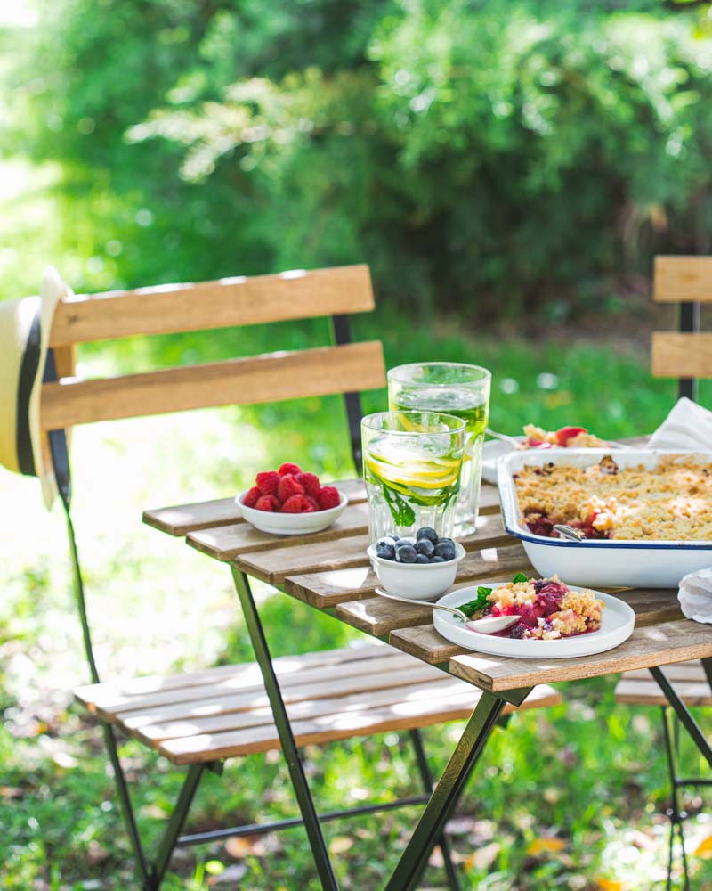 Crumble aux pommes et fruits rouges