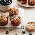 Muffins healthy au yaourt, flocons d'avoine et myrtilles fraîches