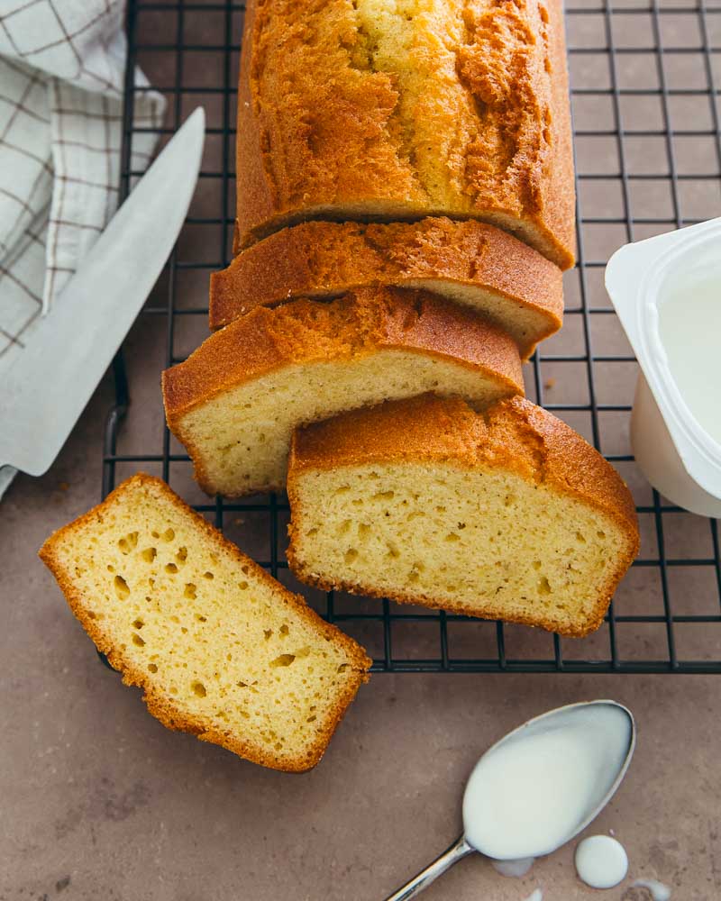 Gâteau au yaourt en forme de cake cuit avec l'Air Fryer Ninja, Foodi flex MegaZone. Un gâteau parfaitement cuit en 30 minutes.