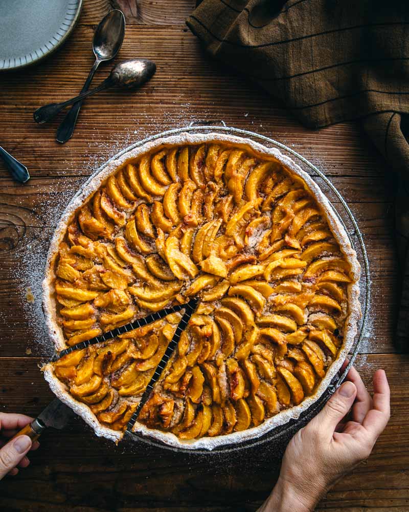 Tarte aux pêches et poudre d'amande