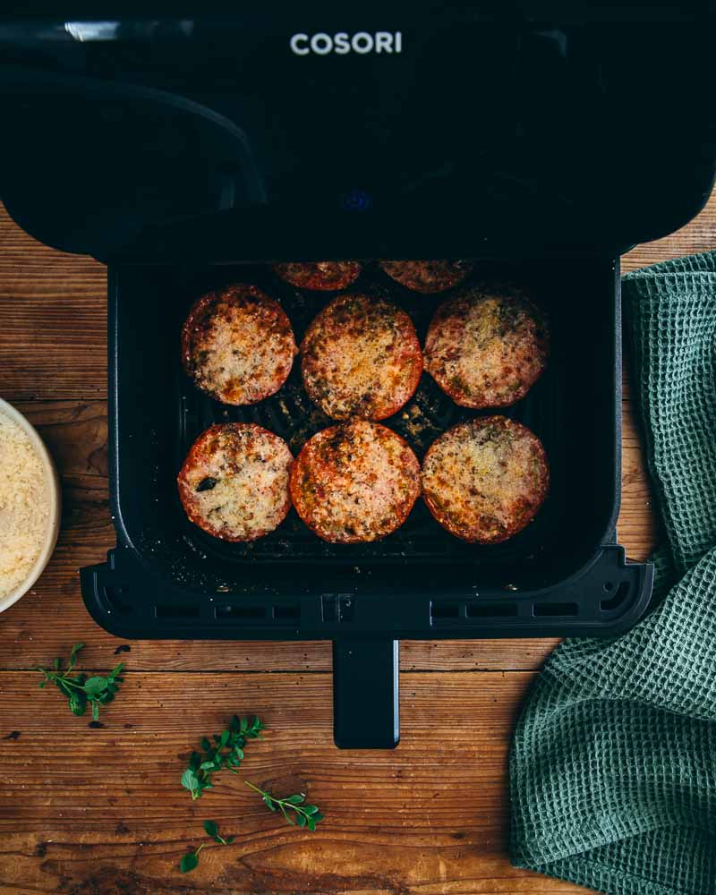 Tomates rôties au pécorino dans le panier air fryer 