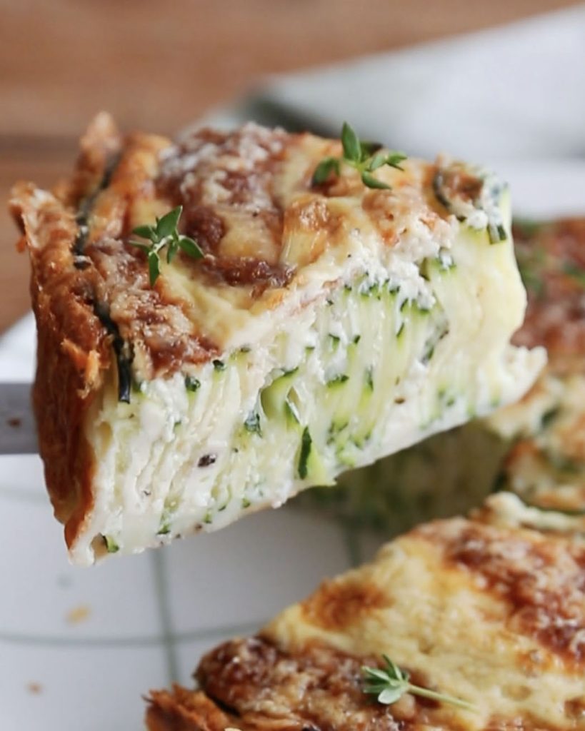 Part de quiche tourbillon aux courgettes sans gluten